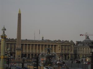 Latinus online place de la Concorde Paris